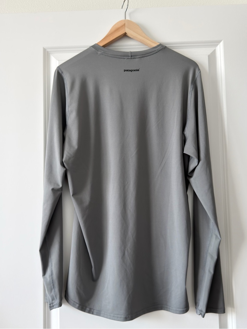 Patagonia Men's Long-Sleeve Shirt in Light Gray - Performance Tee size L